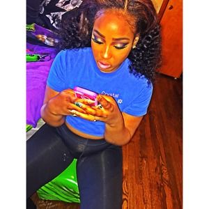 Meet your Posher, Crystal